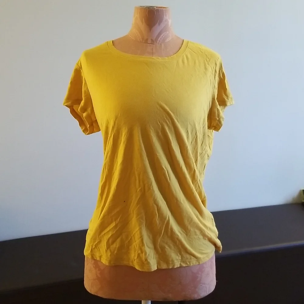 Yellow shirts - Picture 1 of 3